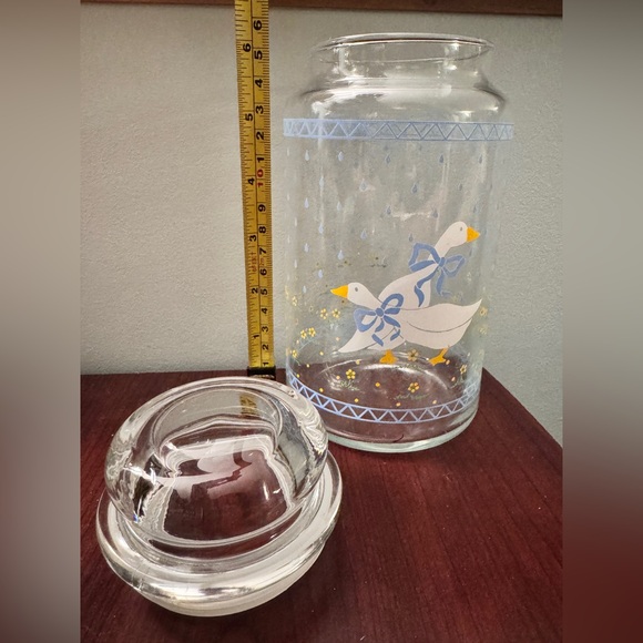 Vintage "Ribbon Geese" Large Glass Kitchen Canister with Lid - Picture 4 of 5
